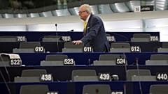 Der ehemalige Führer des rechtsextremen Front National Jean Marie Le Pen sucht seinen Sitz im Europäischen Parlament in Straßburg, Ostfrankreich, 1. Juli 2014