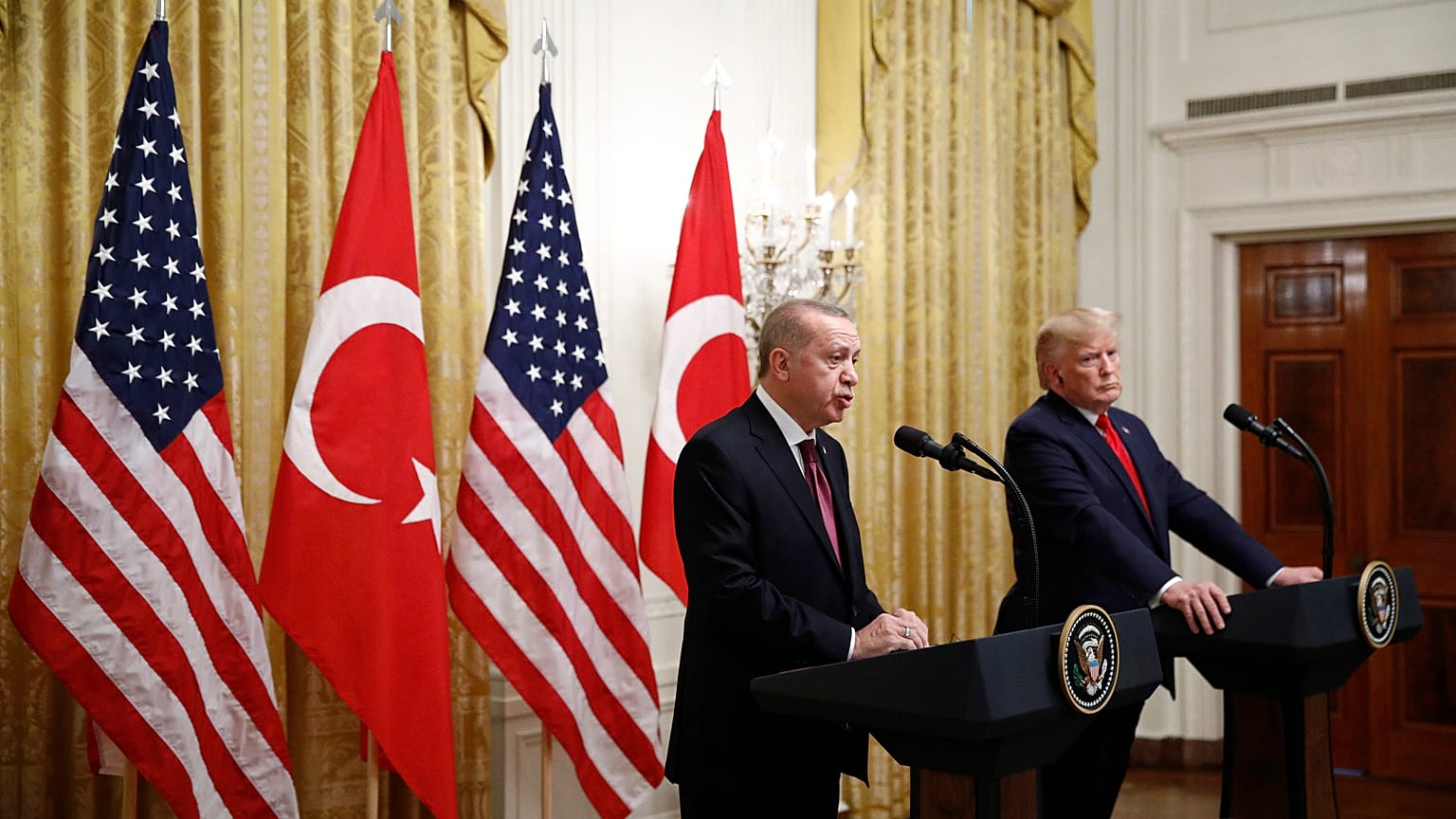 Cumhurbaşkanı Recep Tayyip Erdoğan, Beyaz Saray'da ABD'nin o dönemki Başkanı Donald Trump ile beraber, 13 Kasım 2019