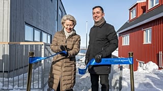 Grönland miniszterelnöke, Mute B. Egede Ursula von der Leyennel, az Európai Bizottság elnökével 2024. márciusában