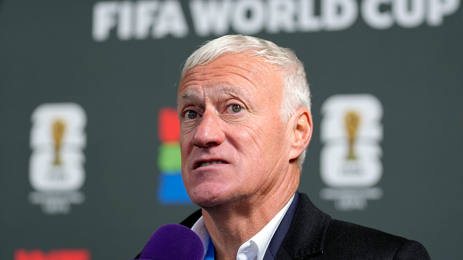 ديدييه ديشامب يتحدث إلى وسائل الإعلام بعد إجراء القرعة التمهيدية لكأس العالم لكرة القدم 2026، زيورخ، سويسرا، الجمعة، 13 ديسمبر/كانون الأول 2024.