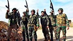 صورة نشرتها وكالة الأنباء السورية الرسمية ”سانا“، يظهر فيها جنود من الجيش السوري  في ريف حلب الغربي في سوريا، الاثنين 27 يناير/كانون الثاني 2020