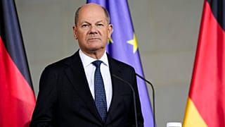 Le chancelier allemand Olaf Scholz fait une déclaration à la chancellerie à Berlin, Allemagne, mercredi 8 janvier 2025. 