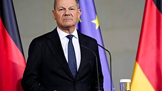 El canciller alemán Olaf Scholz hace una declaración en la Cancillería en Berlín, Alemania, el miércoles 8 de enero de 2025. 