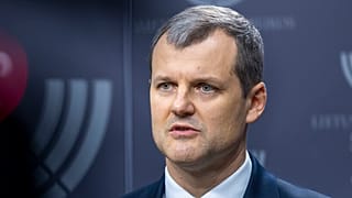 Litvanya'nın yeni seçilen Başbakanı Gintautas Paluckas, 21 Kasım 2024 Perşembe günü Litvanya'nın Vilnius kentindeki Parlamento'da basına konuştu