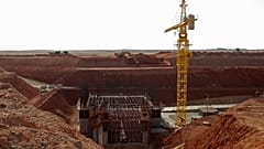 Dünyanın bilinen en büyük bakır ve altın yataklarından birinin bulunduğu Moğolistan'ın Umnugobi eyaletindeki Khanbogd köyünde yer alan Oyu Tolgoi maden sahasının kütüphane resmi