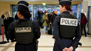 Rendőrök az avignoni bíróságon
