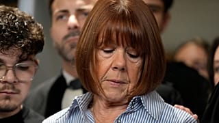 Gisele Pelicot, 19 Aralık 2024 Perşembe günü Fransa'nın güneyindeki Avignon adliyesinde mahkeme salonundan çıkarken basına konuştu.