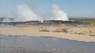 صورة من الأرشيف، يتصاعد الدخان بالقرب من النشاط البركاني في قرية ساغينتو كيبيلي في منطقة عفار في إثيوبيا الناشطة بالزلازل الأحد، 4 يناير/كانون الثاني 2025.