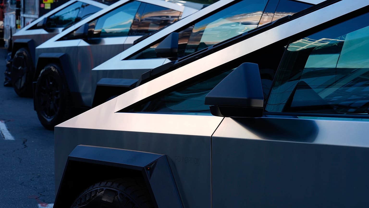 Cybertrucks Tesla in mostra lo scorso novembre all'AutoMobility LA Auto Show 