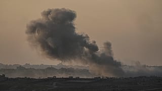 İsrail hava saldırısı sonrası Gazze Şeridi'nden dumanlar yükseliyor, 6 Ocak 2025