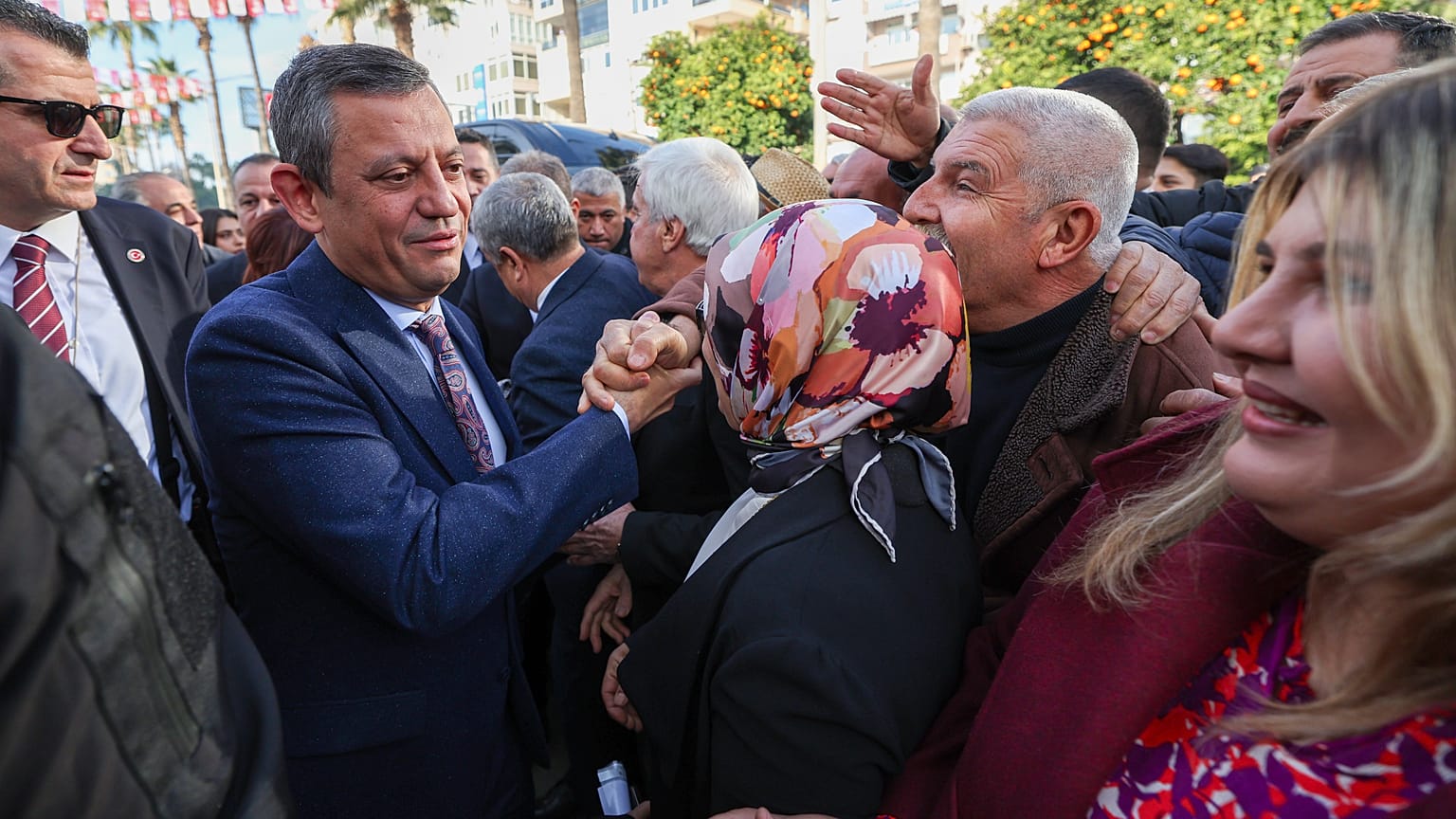 CHP Genel Başkanı Özgür Özel, Mersinlilerle bir arada, 9 Ocak 2025