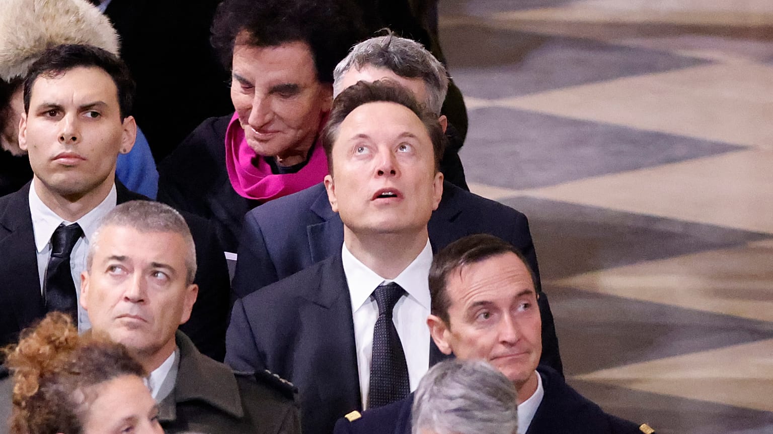 Elon Musk yangından sonra yeniden açılan Notre Dame Katedrali'ndeki törene katılıyor.