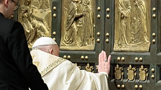 Papież Franciszek otworzył Drzwi Święte w Bazylice Świętego Piotra, tym samym zainaugurował Jubileusz 2025.