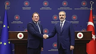 Dışişleri Bakanı Hakan Fidan (sağda), 6 Eylül 2023'te Ankara'da düzenlenen ortak basın toplantısının ardından AB Komşuluk ve Genişleme Komiseri Oliver Varhelyi ile (Arşiv)