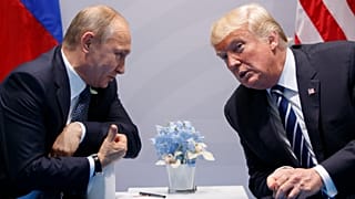Vladimir Poutine et Donald Trump lors du sommet du G20, le 7 juillet 2017, à Hambourg, Allemagne.