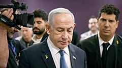DATEI: Der israelische Ministerpräsident Benjamin Netanjahu nimmt an seinem Prozess wegen Korruption vor dem Bezirksgericht in Tel Aviv teil, 16. Dezember 2024