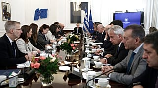 O πρωθυπουργός Κυριάκος Μητσοτάκης (Κ) μιλάει κατά τη διάρκεια του πρώτου υπουργικού συμβουλίου της νέας χρονιάς, στο Μέγαρο Μαξίμου
