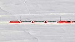Le Glacier Express à Goms, en Suisse. 