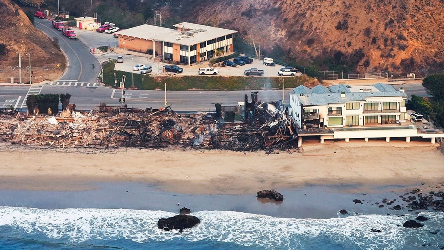 Leégett ingatlanok Malibu tengerpartján