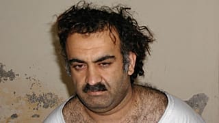 صورة لخالد شيخ محمد، العقل المدبر المزعوم لهجمات 11 سبتمبر، بعد وقت قصير من القبض عليه في باكستان، مارس 2003.