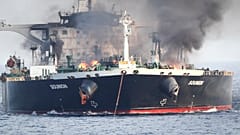 Dieses von der privaten Sicherheitsfirma Ambrey veröffentlichte undatierte Foto zeigt den brennenden Öltanker Sounion im Roten Meer
