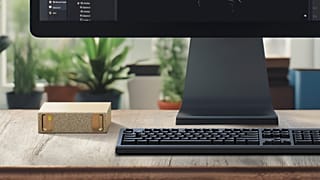 Project Digits görselde sandalyenin solundaki küçük kutucuk olarak resmediliyor