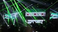 أغاني الثورة تملأ قاعة دمشق خلال حفل للمطرب السوري وصفي المعصراني