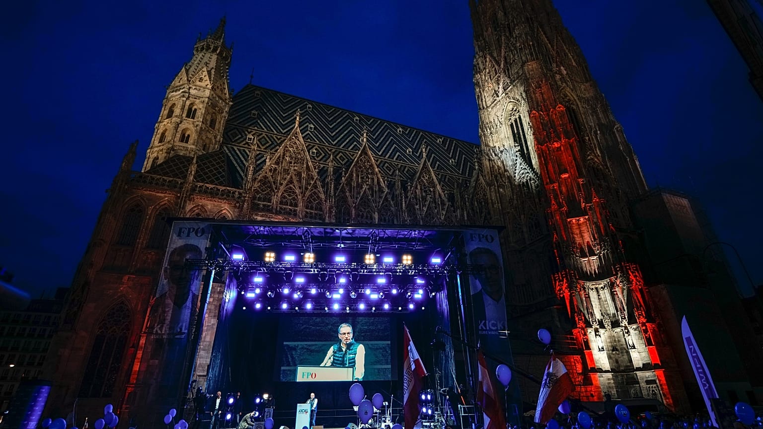 Herbert Kickl utolsó kampánybeszéde a bécsi Stephansdom előtt, 2024. szeptember 27-én