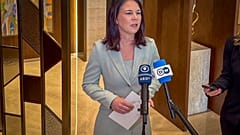 وزيرة الخارجية الألماني أنالينا بايربوك بالعاصة السعودية الرياض في مؤتمر الطاولة المستديرة حول سوريا 12/01/2025