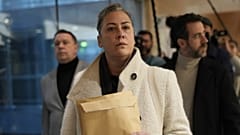 Caroline Darian könyvet ír