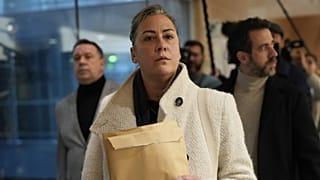 Caroline Darian könyvet ír