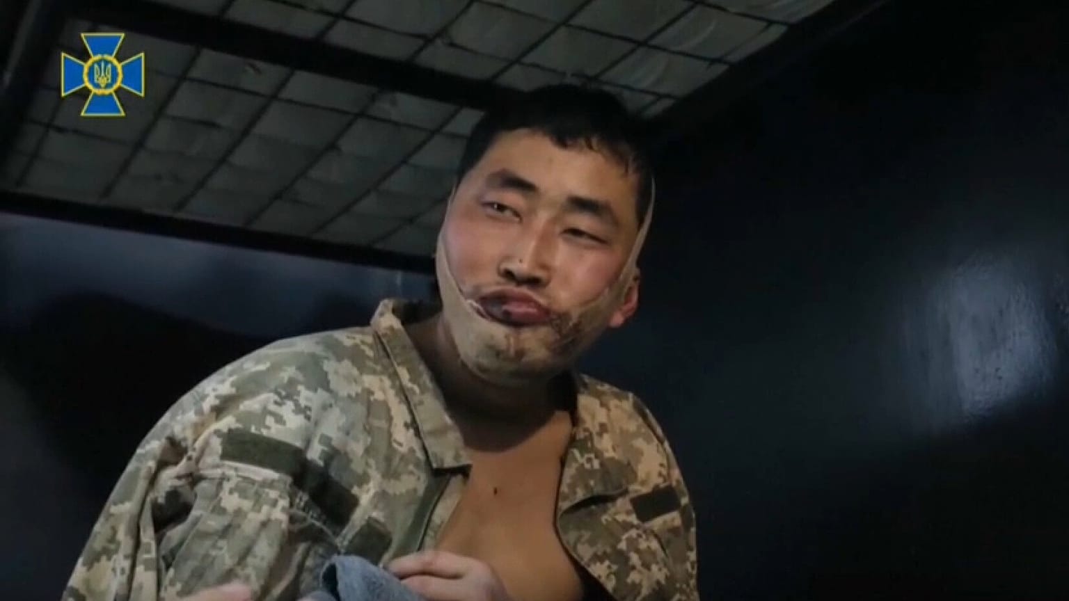Un homme considéré comme un soldat nord-coréen dans un centre de détention à Kyiv, le 11 janvier 2025.