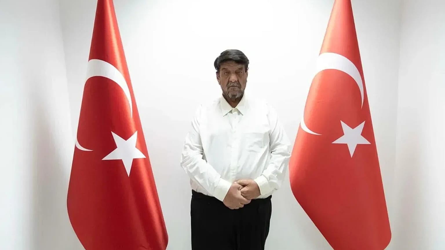 Suriye'de MİT operasyonu ile yakalanan Muhammed Dib Koralı Hatay İl Emniyet Müdürlüğü'ne teslim edildi.