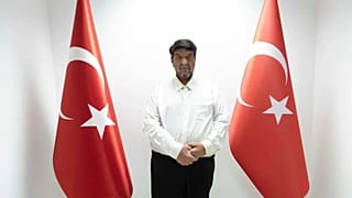 Suriye'de MİT operasyonu ile yakalanan Muhammed Dib Koralı Hatay İl Emniyet Müdürlüğü'ne teslim edildi.