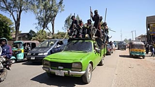 Fotónk illusztráció: fegyveres gang járőrözik újévkor a közép-nigériai Vwangban
