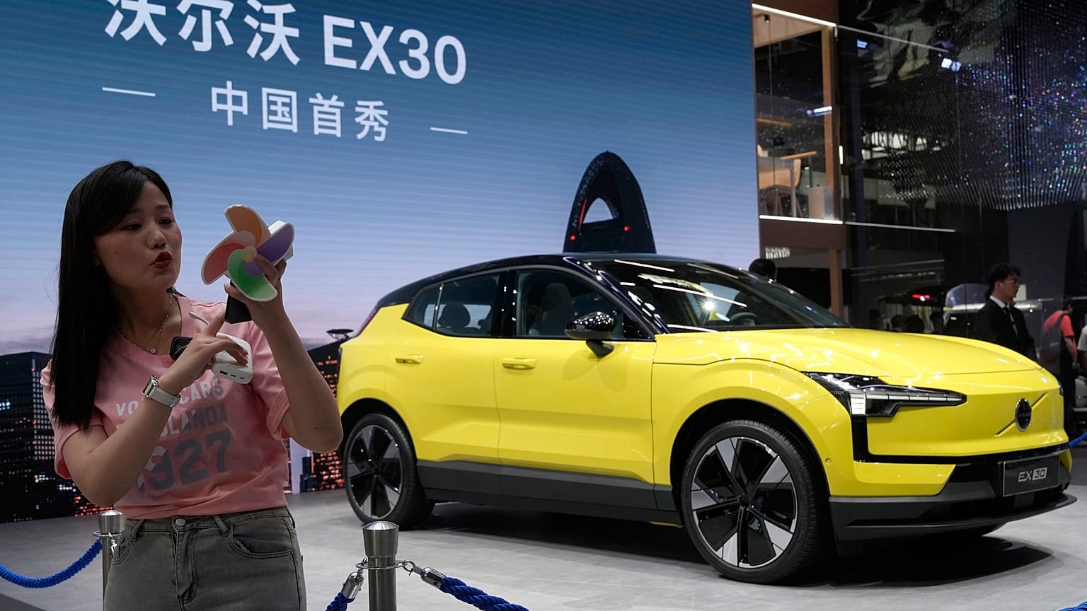 Imagem de ficheiro do pequeno SUV totalmente elétrico Volvo EX30, apresentado durante a Auto China 2024, em Pequim, no ano passado
