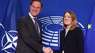 Roberta Metsola, az Európai Parlament elnöke Mark Rutte NATO-főtitkárt fogadja Brüsszelben
