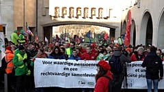 Rund 30 000 Demonstranten gingen am Montag, den 13. Januar 2025, in Brüssel gegen eine geplante Rentenreform auf die Straße. 