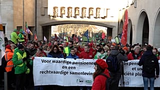Alrededor de 30.000 manifestantes salieron a la calle en Bruselas este lunes 13 de enero de 2025 para protestar contra una propuesta de reforma de las pensiones.