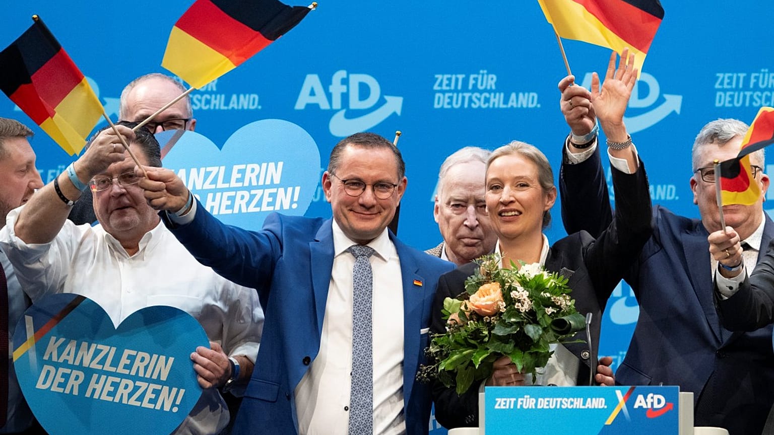 Aşırı sağ Afd üyeleri moralli.