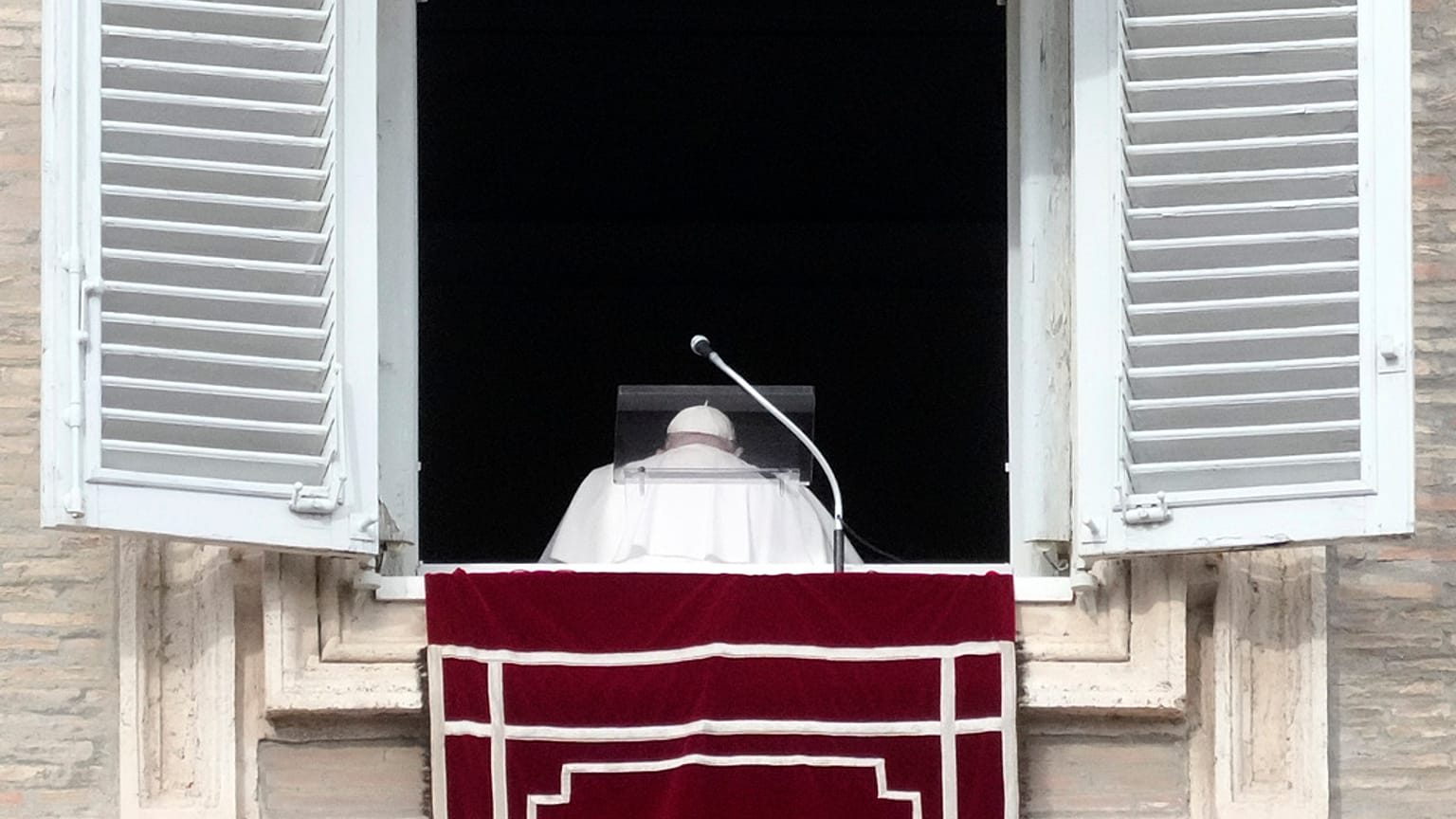 Papież Franciszek w Watykanie.