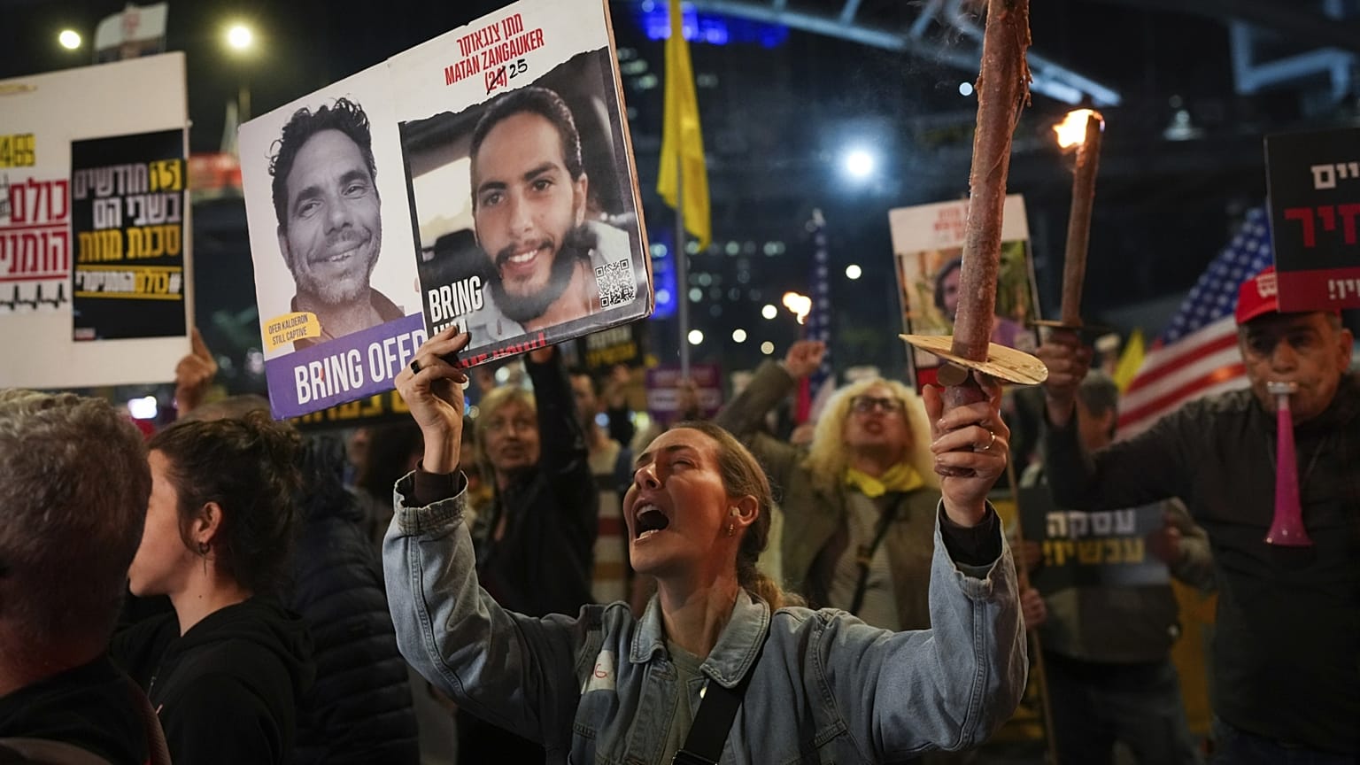 Tel-Aviv-i tüntetés a Gázában fogva tartott izraeli túszok szabadon engedéséért