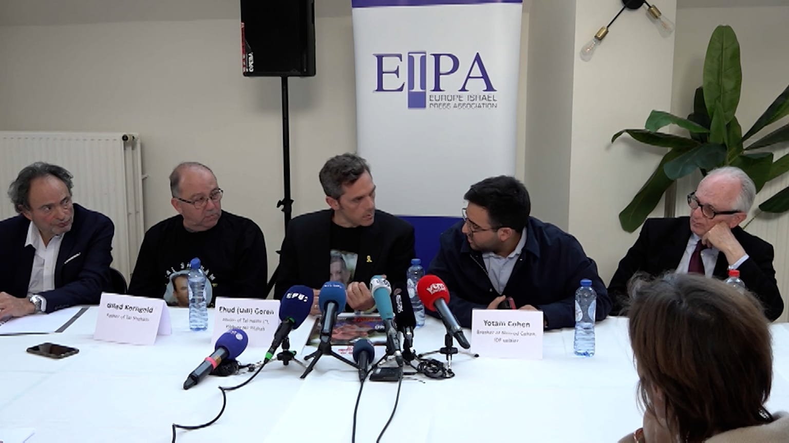 Conférence de presse de familles d'otages du Hamas à Gaza, le mardi 14 janvier 2025 à Bruxelles. 