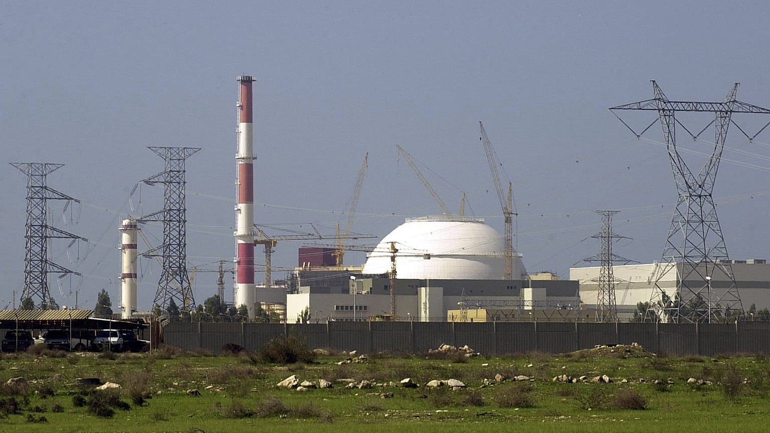 Archív fotó: a bushehri atomerőmű reaktorépülete