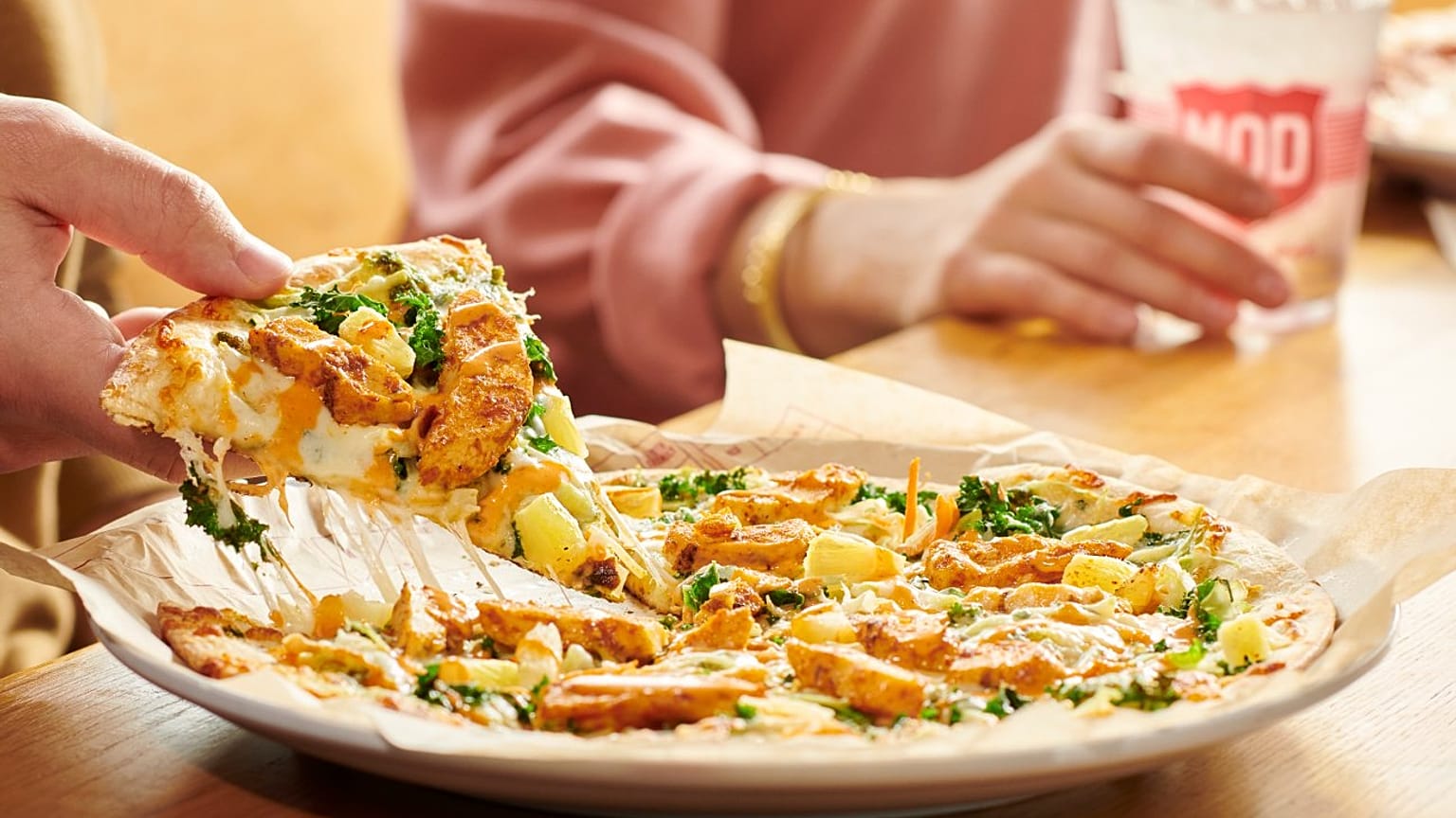 Ananaslı pizza