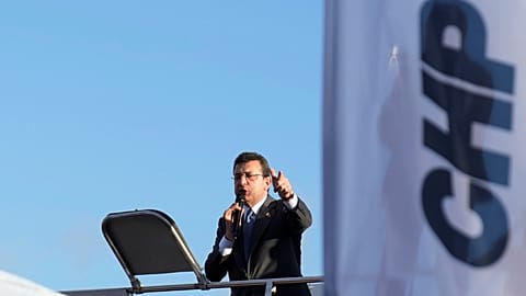 İmamoğlu, The Guardian'a yazdı: Demokrasimiz ciddi tehdit altında