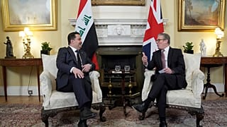 رئيس الوزراء البريطاني كير ستارمر يرحب برئيس الوزراء العراقي محمد السوداني في مكتبه بلندن 14 كانون الثاني يناير 2025