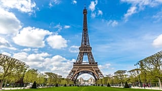 Vista da Torre Eiffel em Paris, França