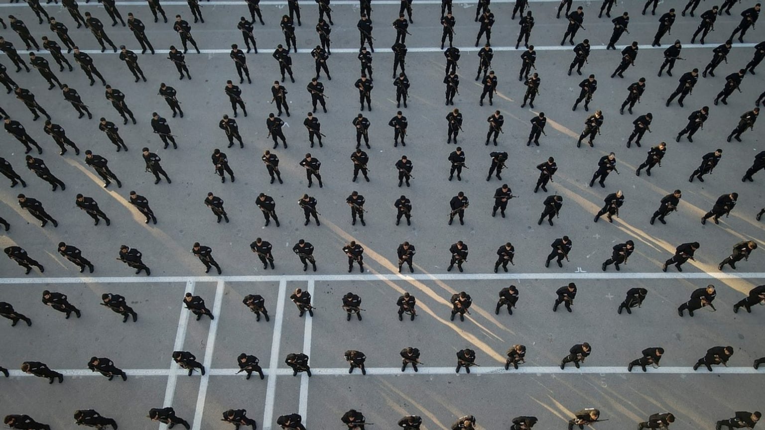 Le reclute delle forze di polizia del nuovo governo durante una sessione di formazione e di diploma presso la Scuola di Polizia di Damasco, Siria, 14 gennaio 2025