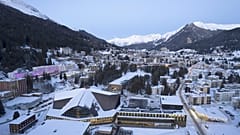 Dünya Ekonomik Forumu WEF'in 3 Ocak 2025 Cuma günü İsviçre'de düzenlenen 55. yıllık toplantısı öncesinde Davos kasabası karla kaplandı.